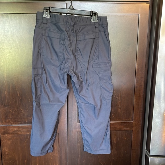 Duluth Trading Co. Dry on the Fly capris. Navy blue, size 12. - Picture 2 of 4